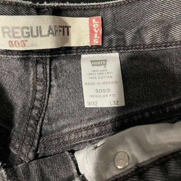 Levi's Women's Black Denim Shorts - Picture 3 of 4